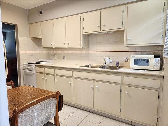 5th image of 489 1st St S APT 207