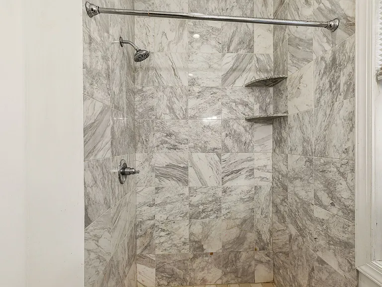 1931 Chestnut St #2M — Photo 15