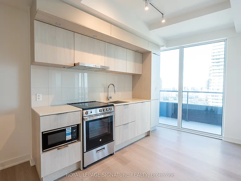 448 Burnhamthorpe Rd W #1807 — Photo 4