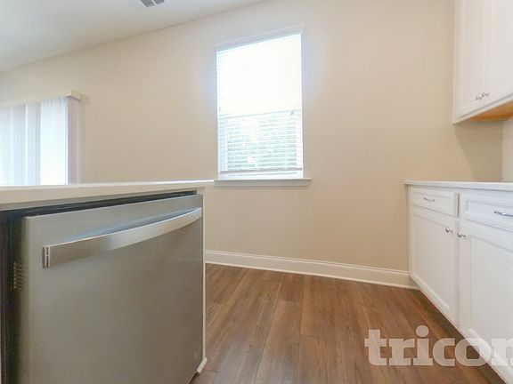 4th image of 80 Leyland Ct