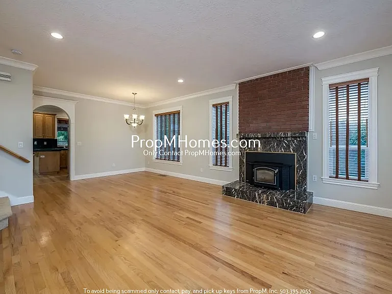 1907 SE 162nd Ave — Photo 4