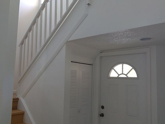 5th image of 1059 The Pointe Dr