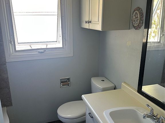 4th image of 683 Athol Street