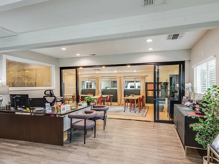 The Luxe Apartments — Photo 35