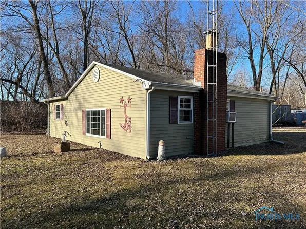 6626 N Earl Ave, Oak Harbor, OH 43449