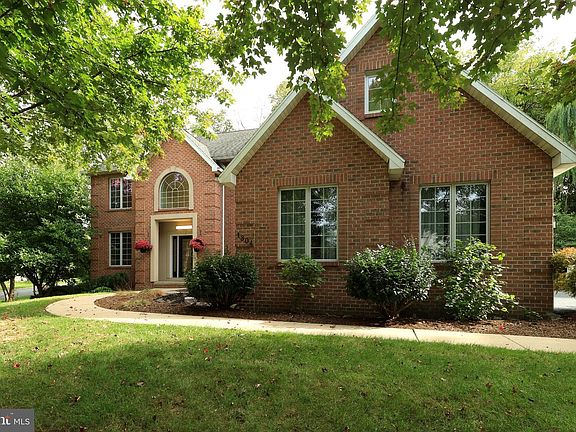 3rd image of 1304 Megan Dr