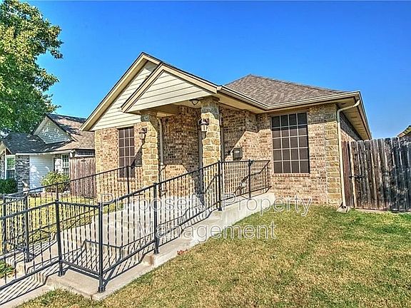 2nd image of 2102 Lonnie Ln