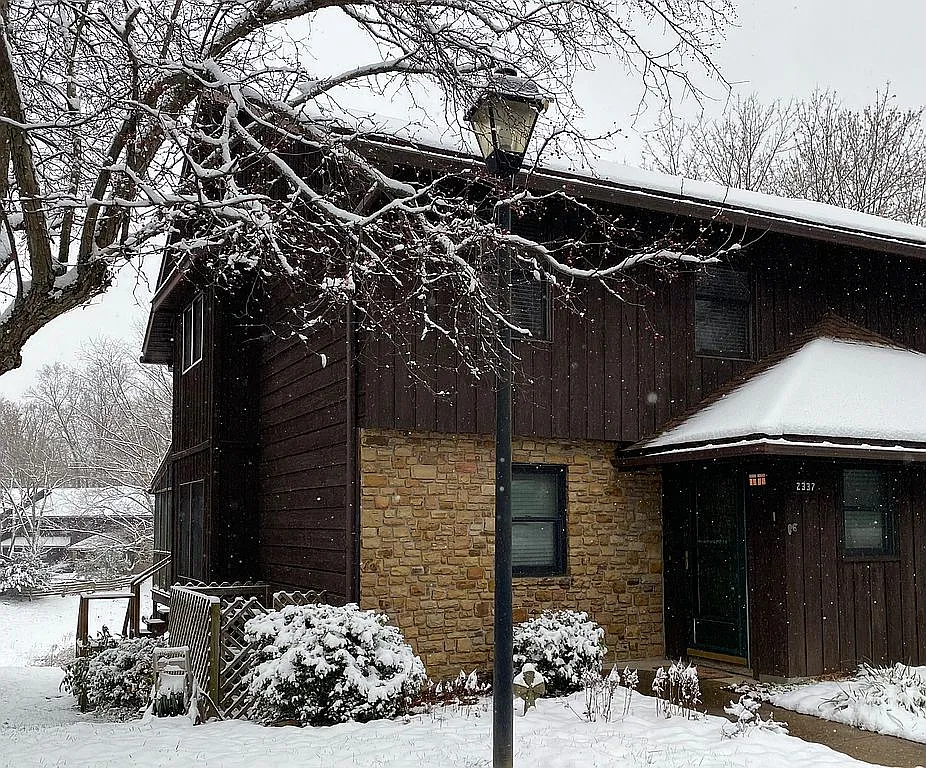 2337 E Winding Brook Cir photo 1
