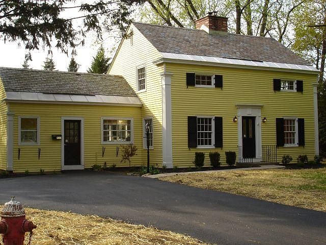 2nd image of 909 Karenwald Ln