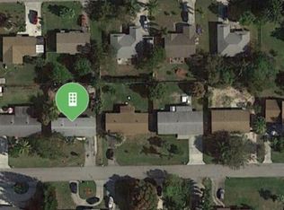 3327 Sapphire Rd, Lake Worth, FL 33462