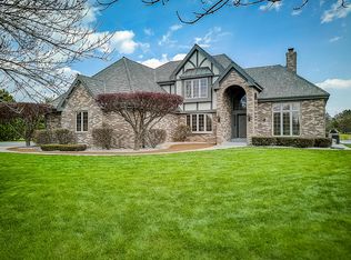 10704 N Beechwood Dr, Mequon, WI 53092