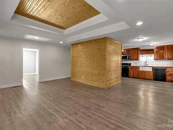 3 bed, 1550 sqft, $1,975 — Photo 2