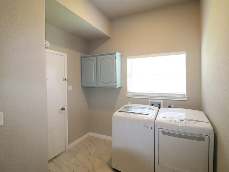 4606 Clay Dr — Photo 41