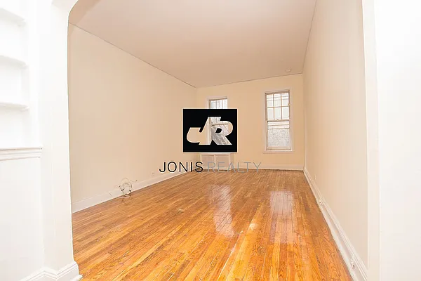 Rented by Jonis Realty | media 1