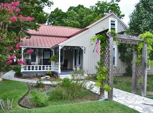 304 N Edison St, Fredericksburg, TX 78624