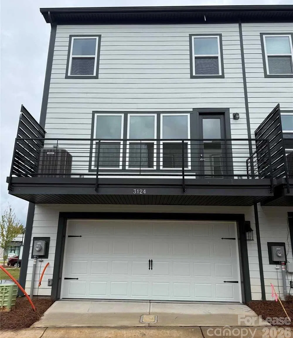 4 bed, 3.5 bath, $2,600 — Photo 1
