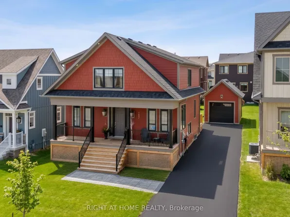157 Courtland St, The Blue Mountains, ON L9Y 5L7