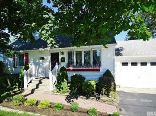 104 Foster Rd, Ronkonkoma, NY 11779