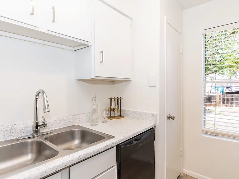 Residences at Medical — Photo 2