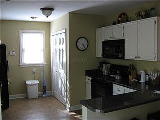 4th image of 3667 Charleswood Ave