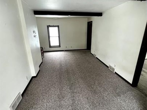 403 Water St #1/2, Marinette, WI 54143 – 2-bedroom rental in Marinette