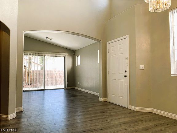 3rd image of 917 Ortega Hill Ln