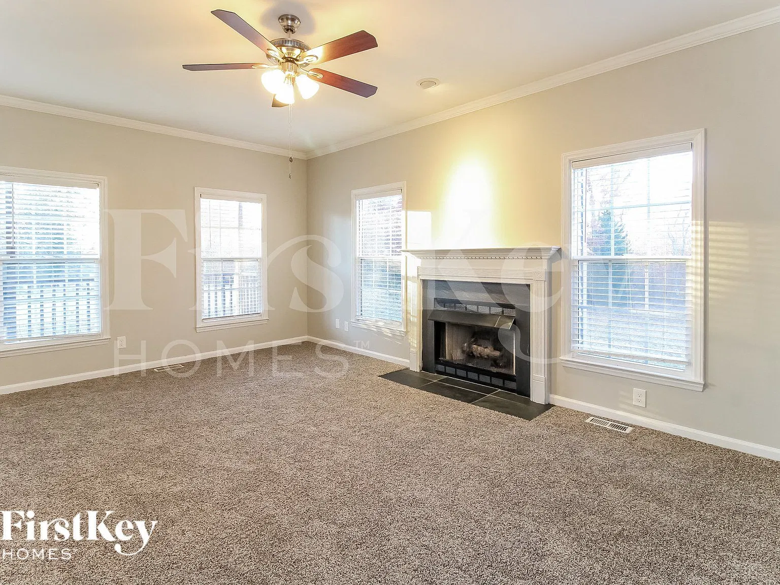 3 bed, 2.5 bath, 1824 sqft, $2,200 — Photo 2