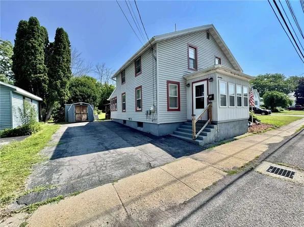 17 E Water St, Waterloo, NY 13165