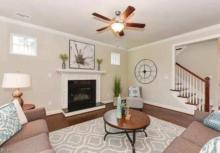 1005 Beachstone Quay — Photo 3