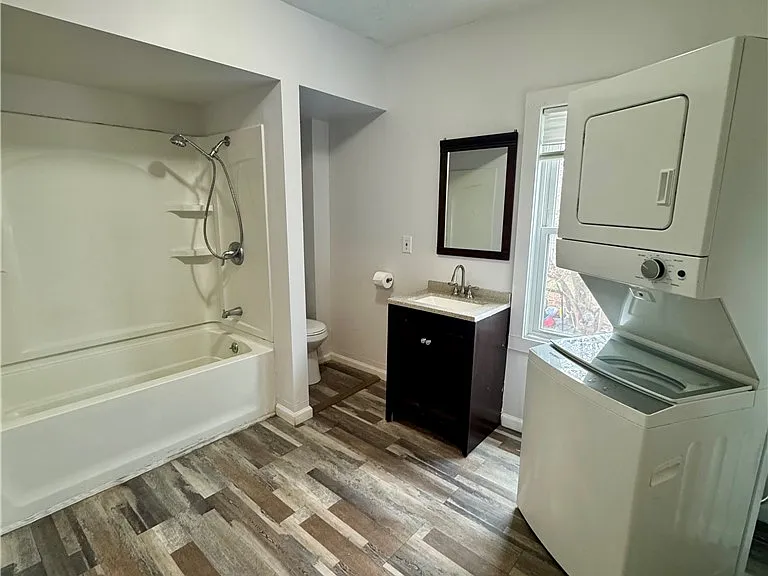 59 Clark Ave — Photo 5