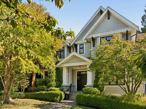 5562 Crown St, Vancouver, BC V6N 2B5