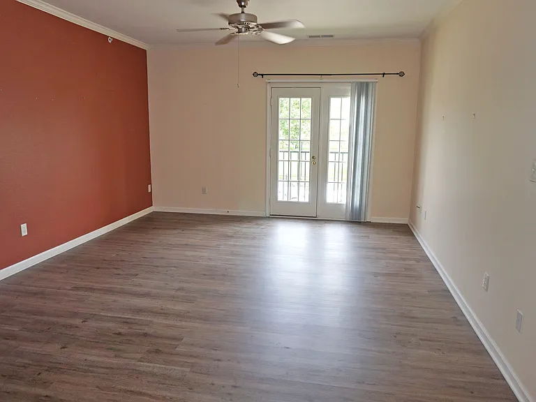 12914 University Cres #2B — Photo 6