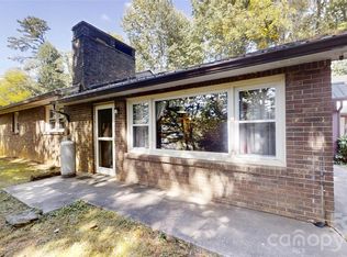 175 River Ln, Canton, NC 28716
