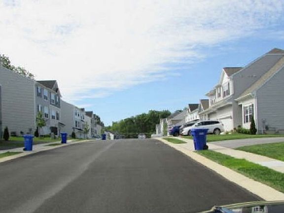 Exterior Neighborhood (street photo)