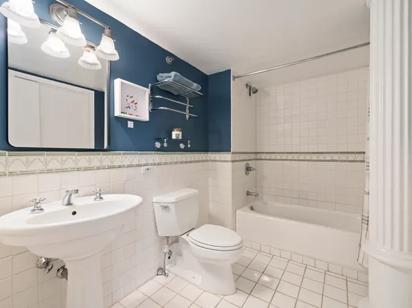 121 West 20th Street 2D image 10 of 11