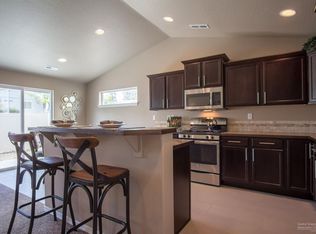 458 NW 31st St, Redmond, OR 97756