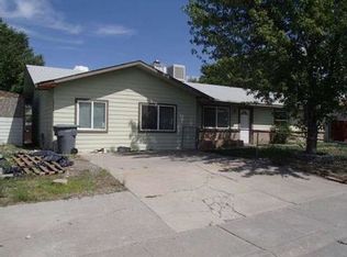 911 Mountain View Dr, Aztec, NM 87410