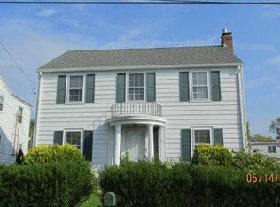 35 Van Zandt Ave, Warwick, RI 02889