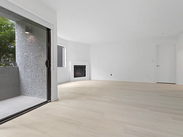 1222 Amherst Ave — Photo 6