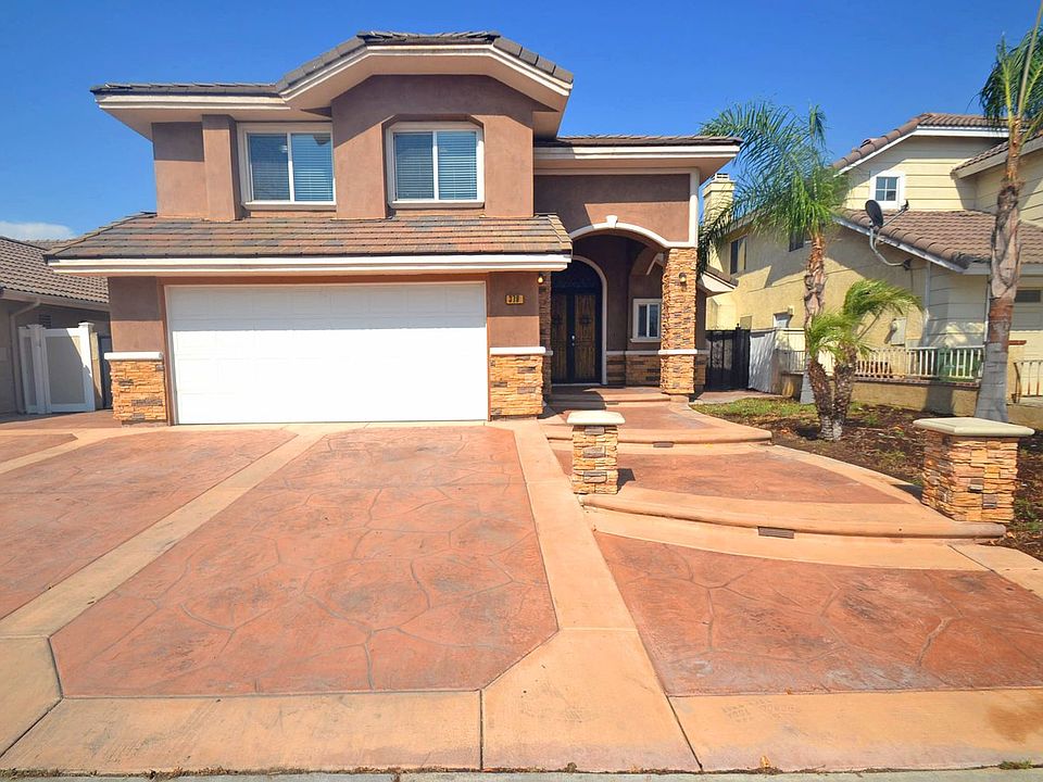1st image of 379 Cabrillo Cir