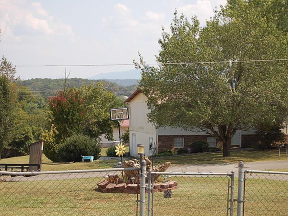 4th image of 1609 Clara Dr