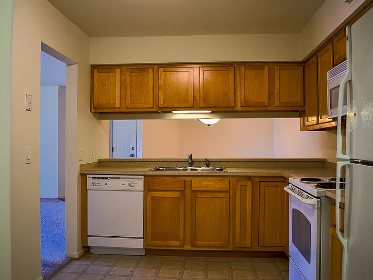 2605 Greenstone Blvd #208 — Photo 7
