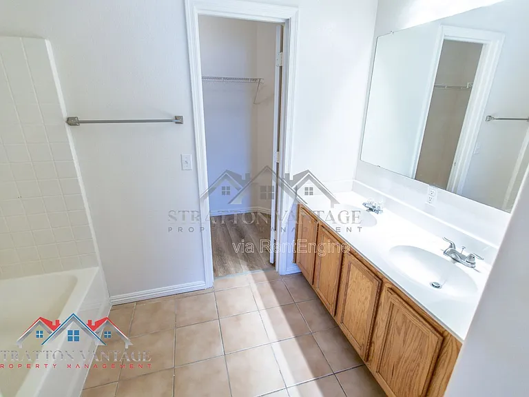 5706 N 74th Dr — Photo 33