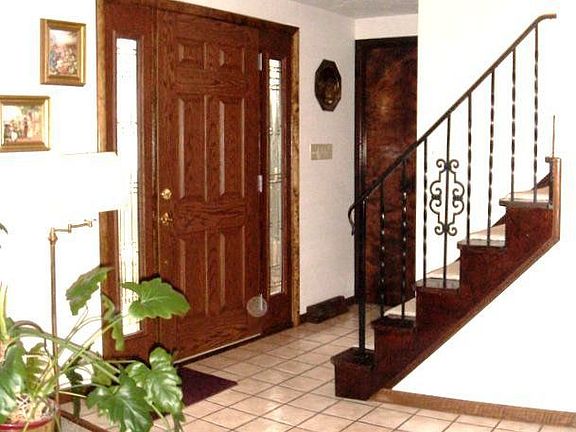 Enter into this lovely foyer featuring nice ceramic tile