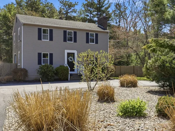 106 Bourne Rd, Plymouth, MA 02360