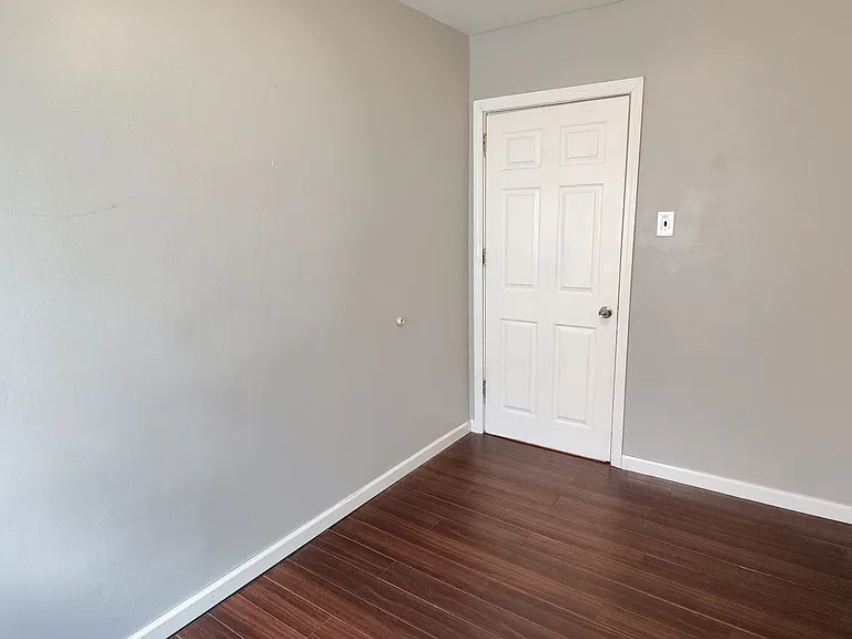 2717 Jane St — Photo 9