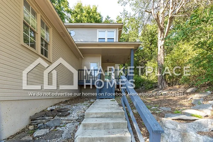 3 bed, 2.5 bath, 2087 sqft, $1,840 — Photo 3