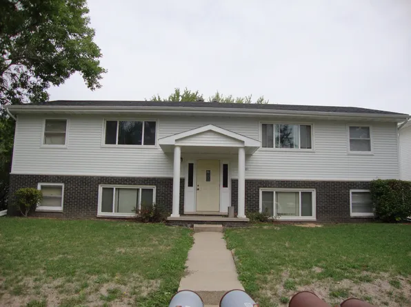 2301 W 4th St #2, Cedar Falls, IA 50613
