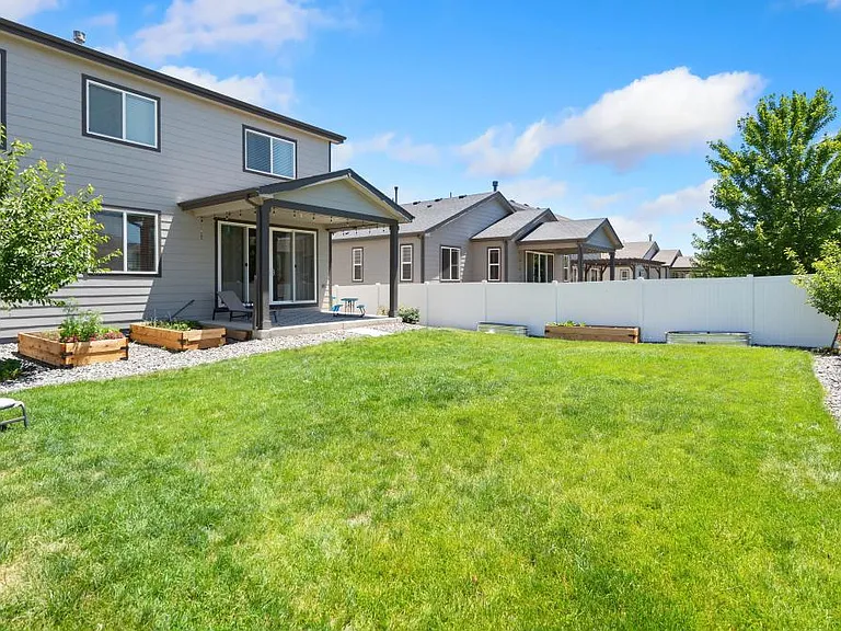 5576 Bexley Dr — Photo 20