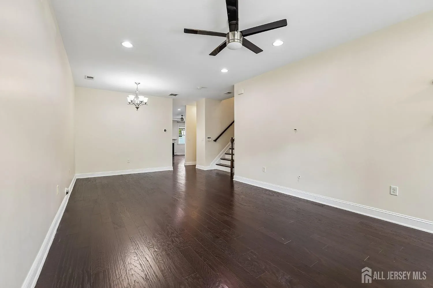 3 bed, 2.5 bath, 2355 sqft, $4,100 — Photo 3